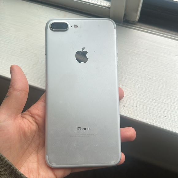 iPhone 9 no flaws or defects white color and one black same condition - Picture 2 of 2